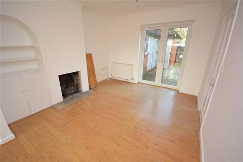 3 bedroom semi-detached house to rent - Good Easter, CM1