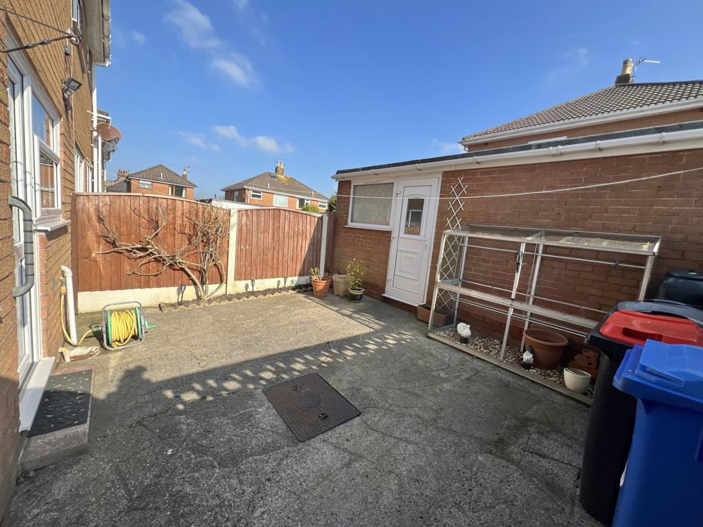 Blackpool Old Road, PoultonLeFylde FY6 3 bed semidetached house for