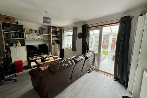 10 Badlesmere Road, Eastbourne, BN22 8TL
