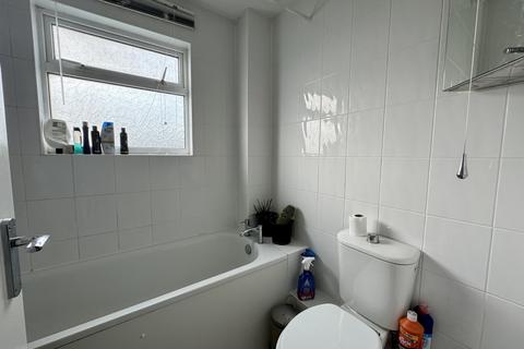 10 Badlesmere Road, Eastbourne, BN22 8TL