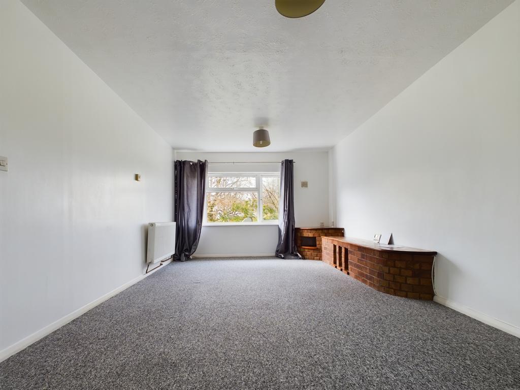 Novello Close, Brighton Hill, Basingstoke, RG22 1 bed flat £850 pcm