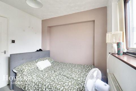 1 bedroom flat for sale, St Peters Street, LOWESTOFT