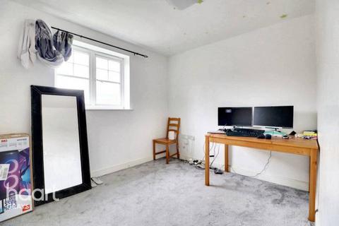 39 Caspian Close, Purfleet, RM19 1LG