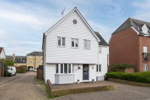 4 bedroom detached house for sale, Gandalfs Ride, South Woodham Ferrers, Chelmsford, Essex
