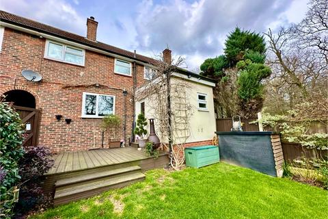 61 Tring Gardens, Romford, RM3 9EJ