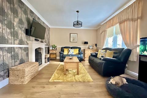 61 Tring Gardens, Romford, RM3 9EJ