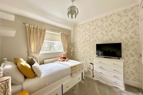 61 Tring Gardens, Romford, RM3 9EJ