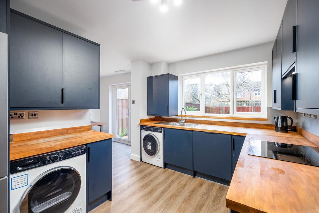 104 Kynaston Avenue HP21 9 DS-13