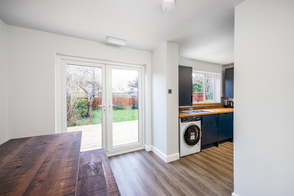 104 Kynaston Avenue HP21 9 DS-15