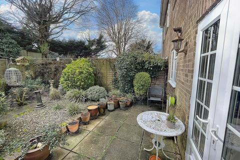 13 Silchester Close, Bournemouth, BH2 6PY