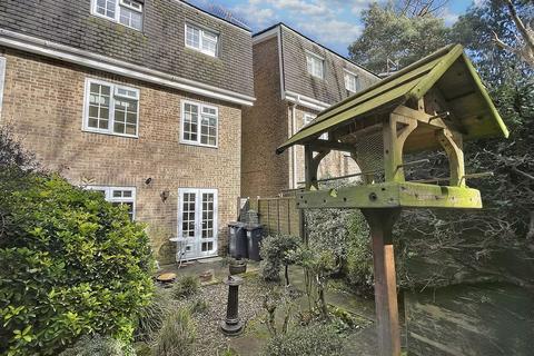 13 Silchester Close, Bournemouth, BH2 6PY