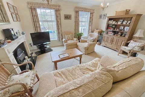 13 Silchester Close, Bournemouth, BH2 6PY