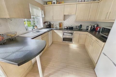 13 Silchester Close, Bournemouth, BH2 6PY