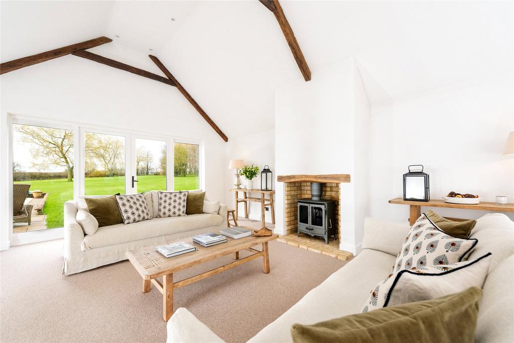 Thornborough Road, Adstock... 4 bed equestrian property for sale £