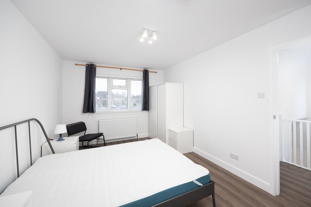 104  Kynaston Avenue HP21 9 DS-21