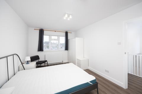 1 bedroom in a house share to rent, 104 Kynaston Avenue, Aylesbury HP21