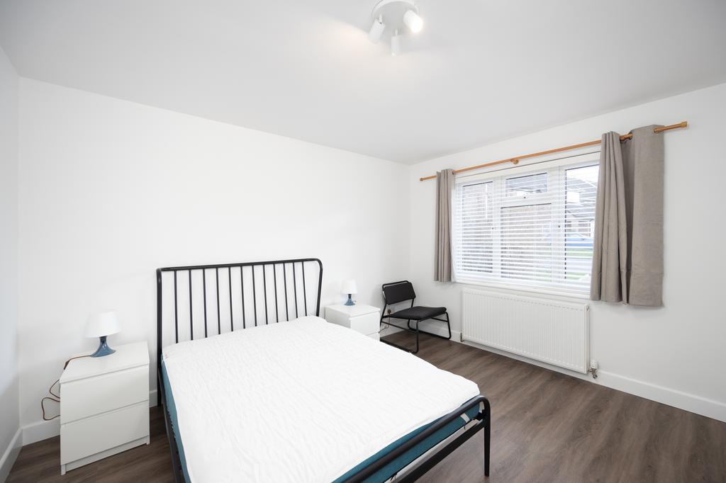 104  Kynaston Avenue HP21 9 DS-2