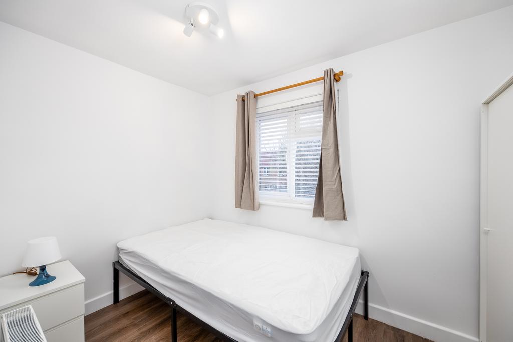 104 Kynaston Avenue HP21 9 DS-25