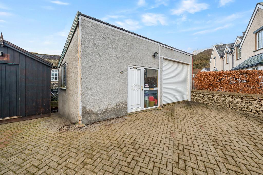 Garage/Workshop