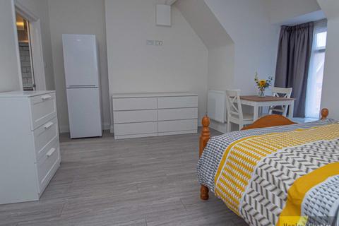 1 bedroom in a flat share to rent, Endwood Court, Birmingham B20
