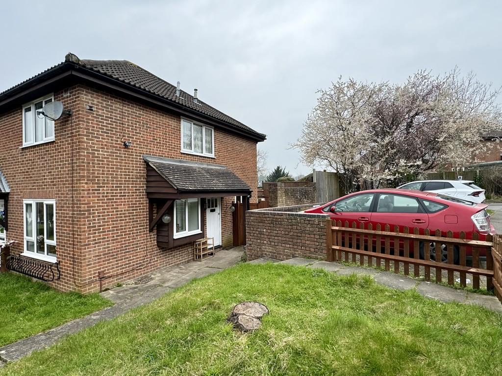 Aveling Close, Purley 2 bed end of terrace house £1,600 pcm (£369 pw)
