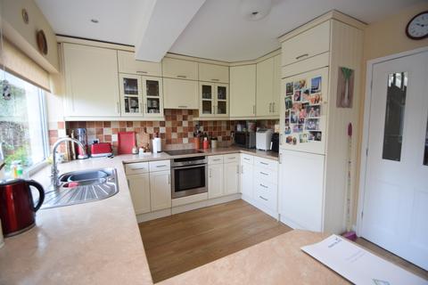 3 Roundwood, Shipley, BD18 4JP