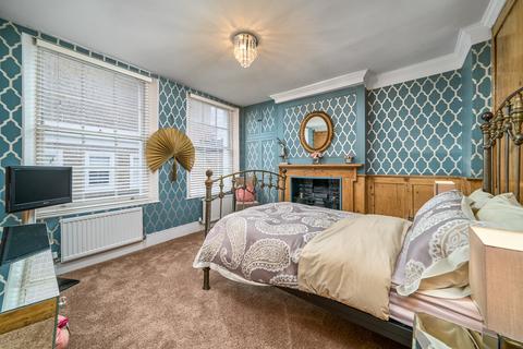 4 Cheyne Row, London, SW3 5HL