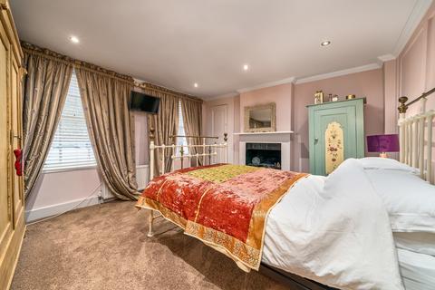 4 Cheyne Row, London, SW3 5HL