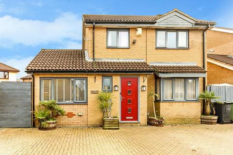 4 bedroom detached house for sale, Swale Drive, Wellingborough NN8
