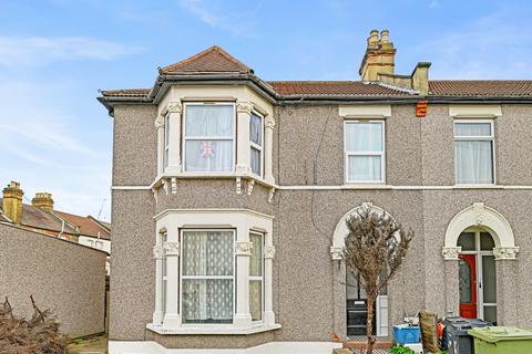 4 bedroom end of terrace house for sale, Kenilworth Gardens, Seven Kings, IG3