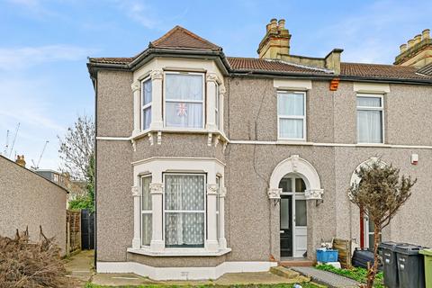 4 bedroom end of terrace house for sale, Kenilworth Gardens, Seven Kings, IG3