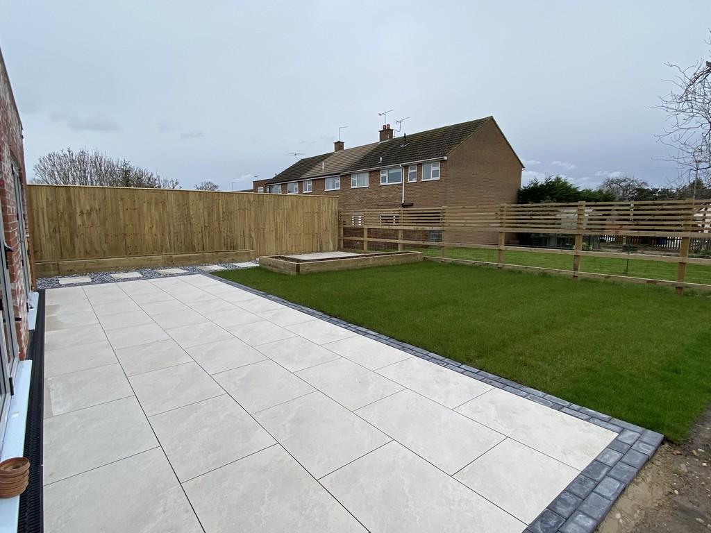Westmead Road, BartonunderNeedwood 3 bed detached house for sale £