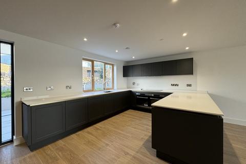 4 bedroom end of terrace house to rent, Boston Quays