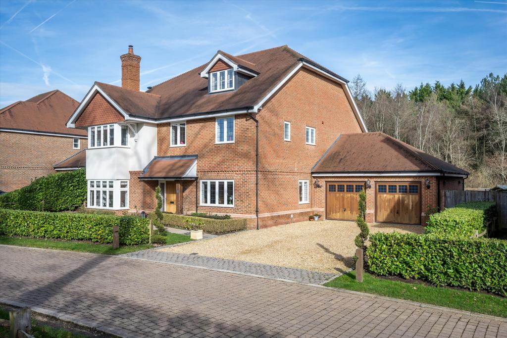 Fern Mead, Cranleigh, Surrey, GU6 5 bed detached house for sale £