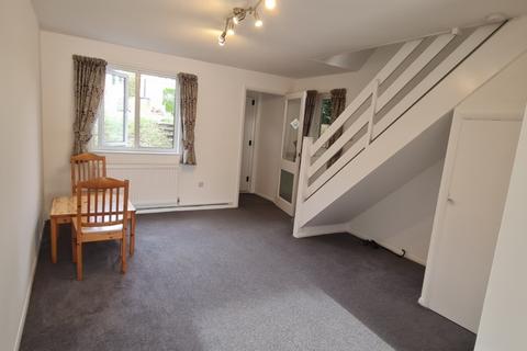 2 bedroom semi-detached house to rent, Station Road, Hertfordshire WD4