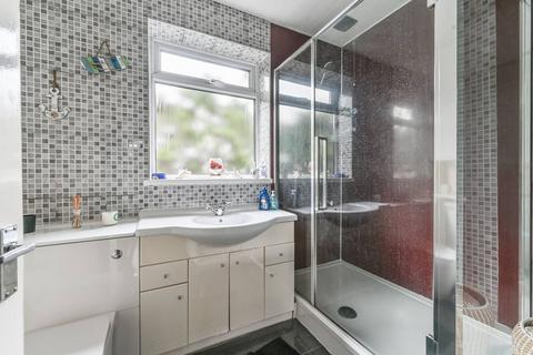15 Perth Close, London, SW20 0AJ