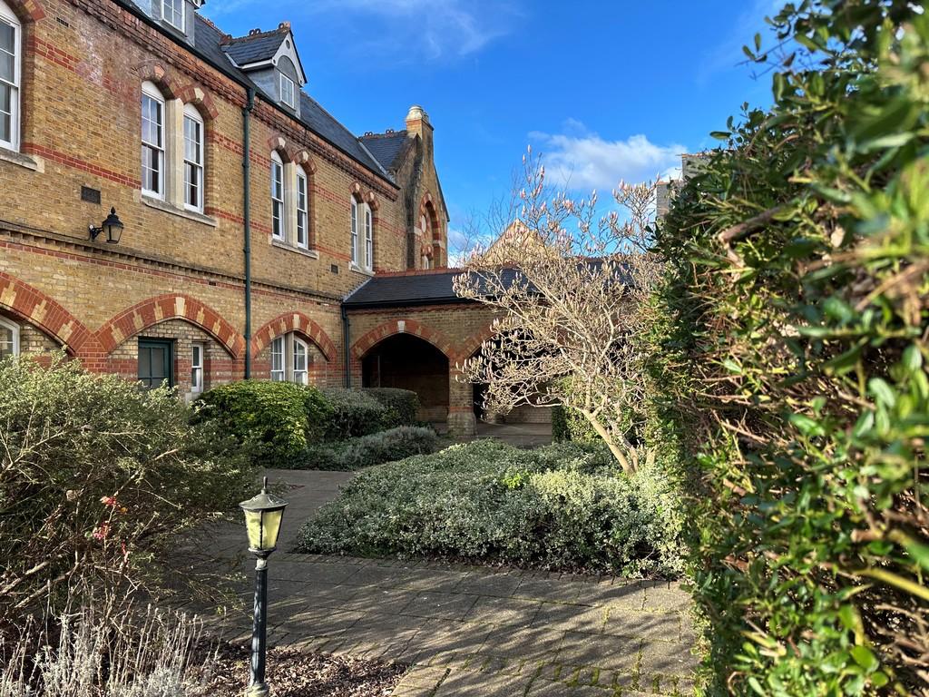 The Reeds Estate, Watford 3 bed for sale £540,000