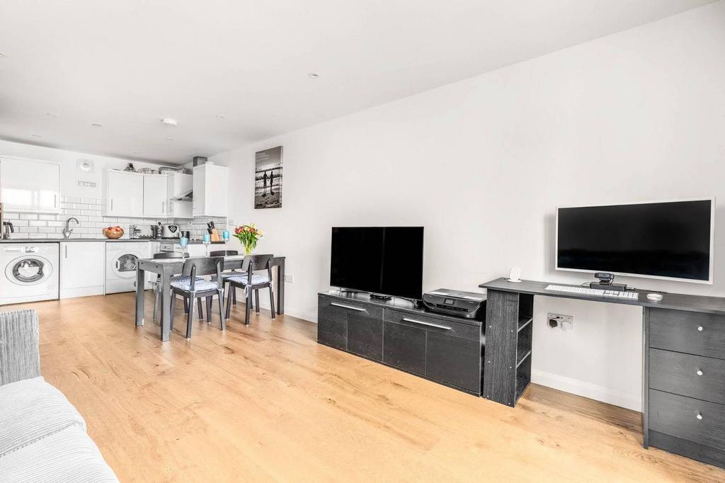 Grenfell Road, Tooting, Mitcham, CR4 2 bed flat for sale £325,000