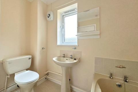 2 bedroom apartment to rent, Avenue Road, St. Neots PE19