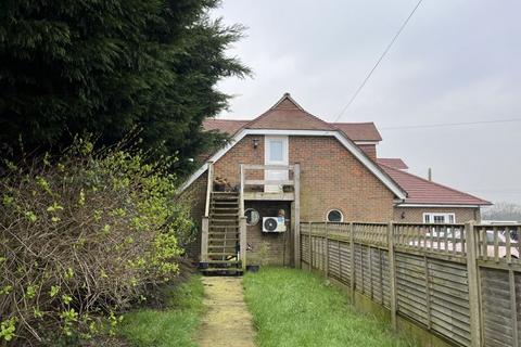 1 bedroom bungalow to rent, Lydens Lane, Edenbridge