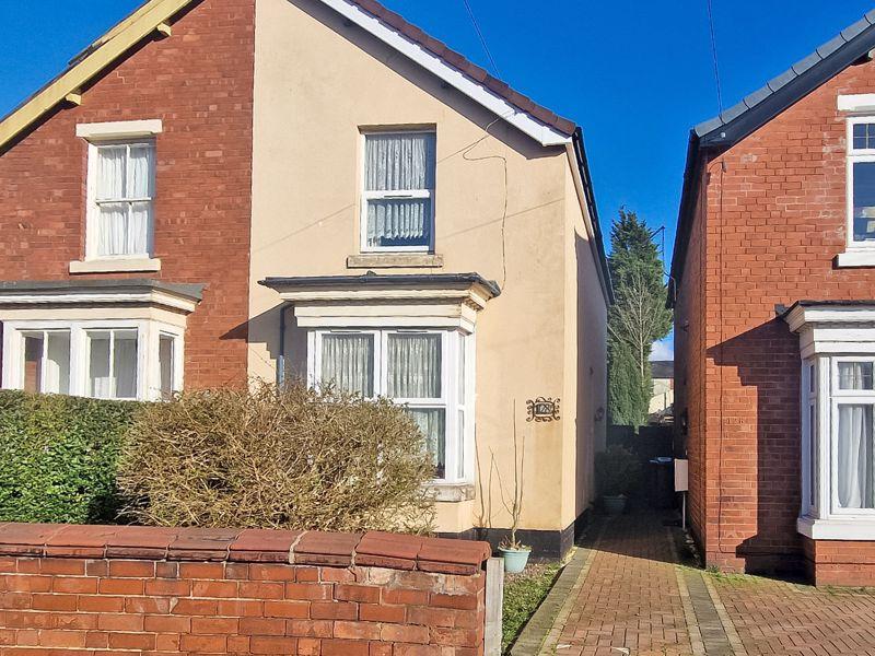Bentley Drive, Walsall 2 bed semidetached house for sale £130,000