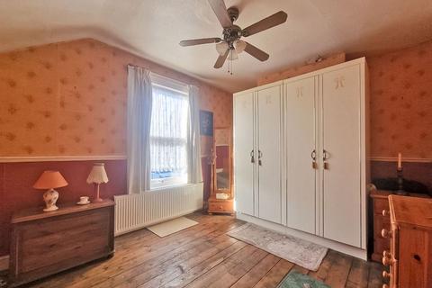 128 Bentley Drive, Walsall, WS2 8RU