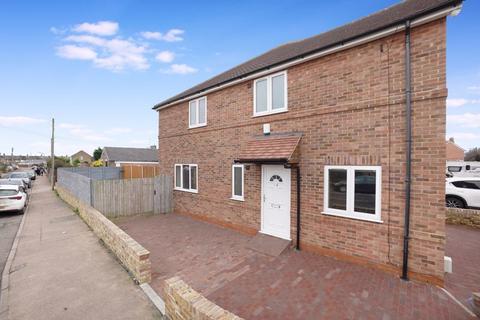 3 bedroom semi-detached house to rent, Grayne Avenue, Rochester