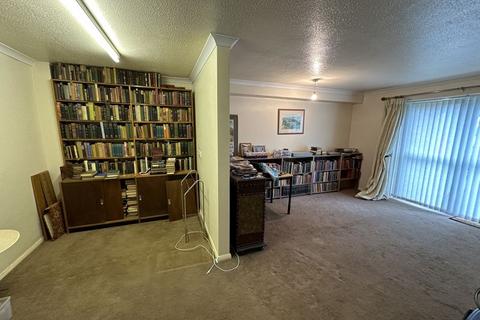 3 bedroom apartment for sale, Bangor, Gwynedd