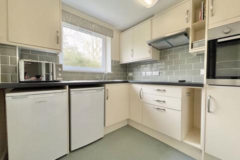 2 bedroom retirement property for sale - Gibson Court, Hinchley Wood