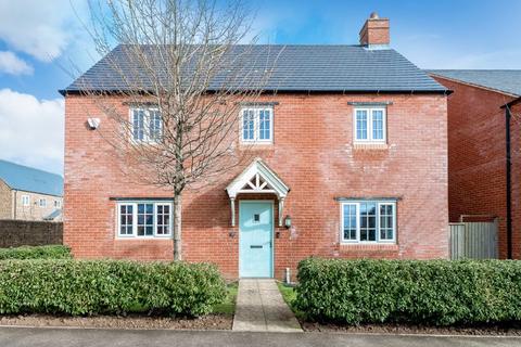 4 bedroom detached house for sale, Parsons Piece, Banbury