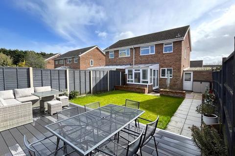 3 bedroom semi-detached house for sale - Gifford Close, Chard
