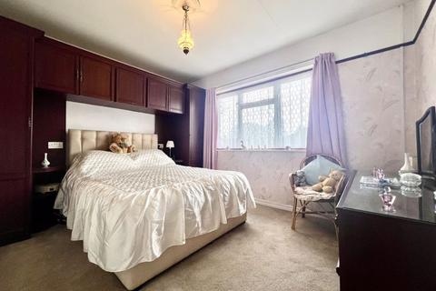 2 bedroom bungalow for sale - Horsebrook Park, Calne SN11