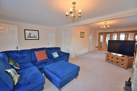 4 bedroom detached house to rent, Sycamore Avenue , Richmond