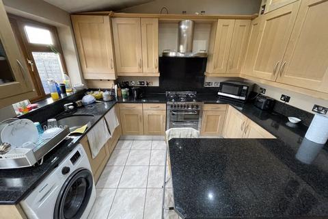 3 bedroom terraced house to rent, Cockett Road, Langley, SL3